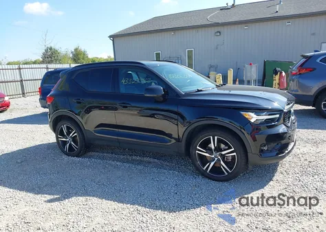 2021 Volvo Xc40 T5 R-Design z USA, uszkodzony, nr VIN YV4162UM3M2576085